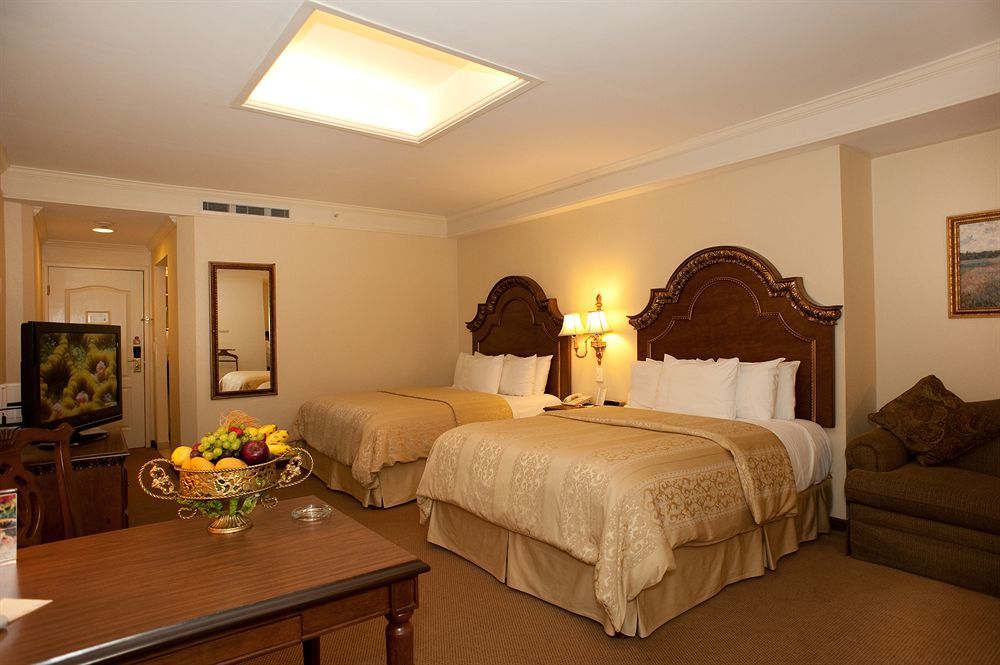 San Pedro Garza Garcia Safi Royal Luxury Valle מראה חיצוני תמונה A room at the Inn at the Opera